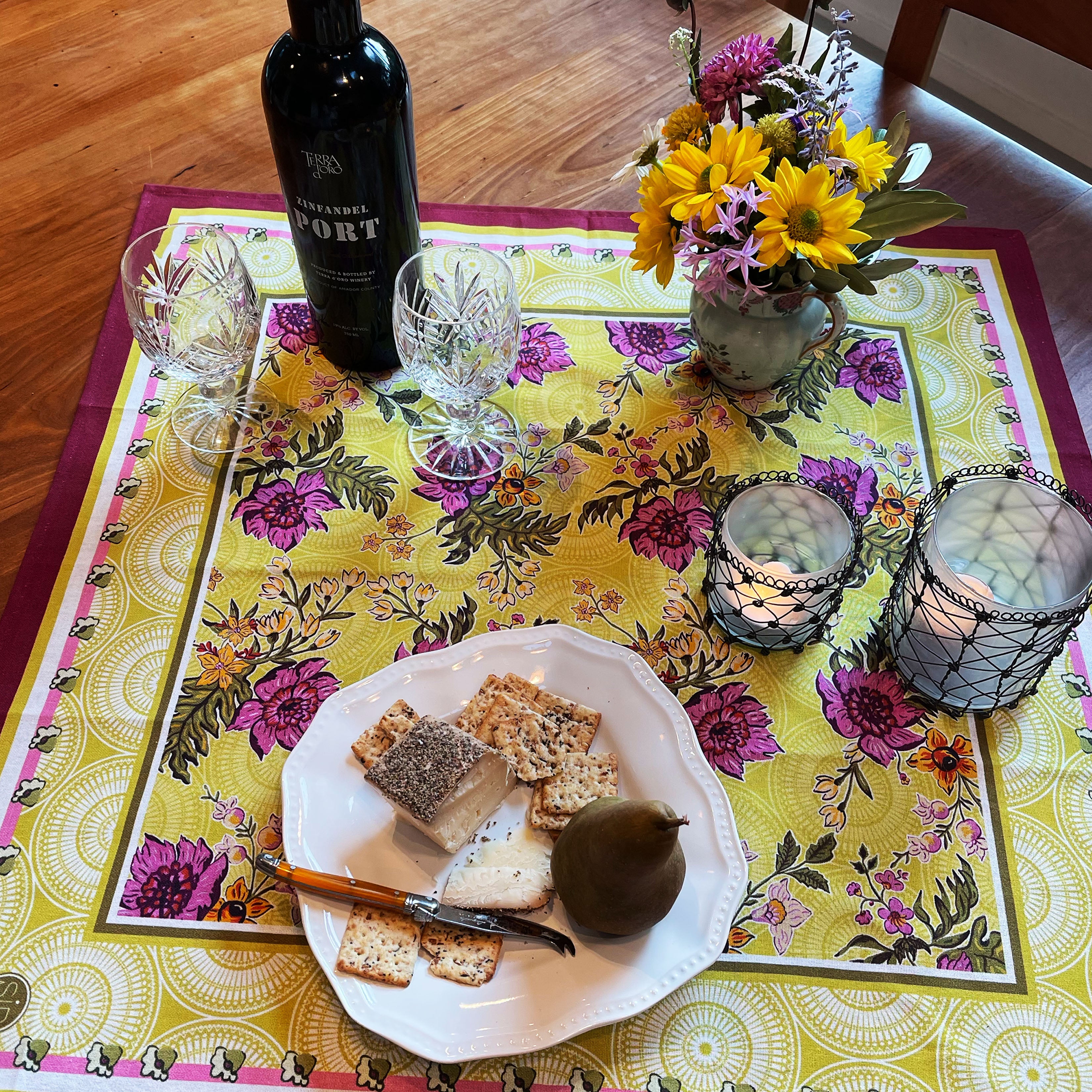 "Bounty" Table Topper